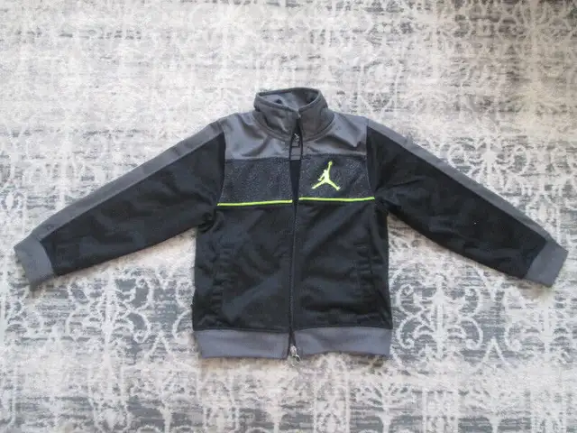 BOYS (Size 4T, XS) --- ZIP UP JACKET by AIR JORDAN --- ONLY $10 in Clothing - 4T in City of Toronto - Image 3