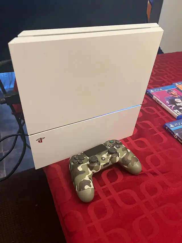 play station 4 in Sony Playstation 4 in Laval / North Shore - Image 2