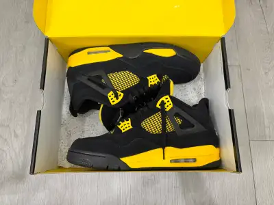 Air Jordan 4 Retro ‘Thunder’, View more
