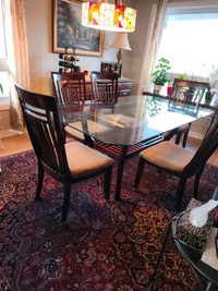 Glass dinning room set with 5 chairs