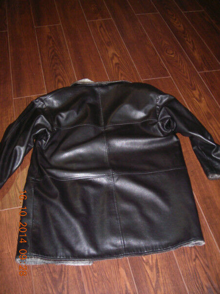 manteau de fourrure pour femme dans Femmes - Hauts et vêtements d'extérieur  à Saint-Hyacinthe - Image 2