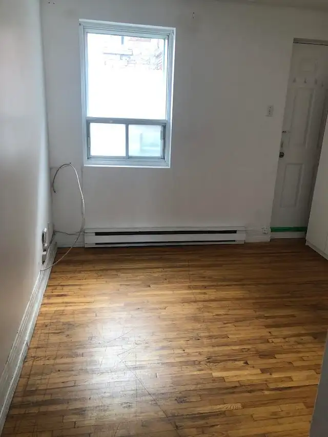 Rosemont, 9E, 2 ½, libre maintenant, poêle/frigo, (450)665-7888