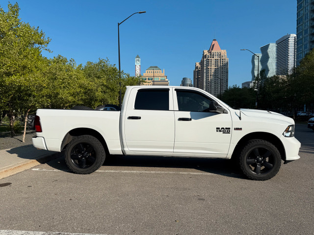 2021 RAM 1500 CLASSIC NIGHT EDITION V8 in Cars & Trucks in Mississauga / Peel Region - Image 4