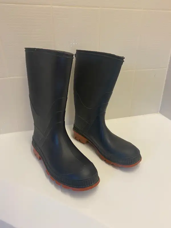 Men's Waterproof Rubber Rain Boots, Black with Red Sole, Size 6 in Men's Shoes in Markham / York Region - Image 2