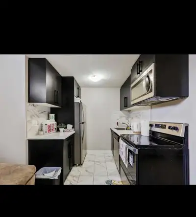 One bedroom basement suite for rent. Just minute walk to public transit. Steps away from Freshco, Sh...