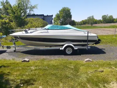 Thundercraft Diablo 205, moteur V-6, 4.3 LX 205 HP. Cuddy cabine, toilette, lit avant, table cockpit...