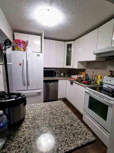 Room for rent in 3-room apartment in Central Etobicoke for lady