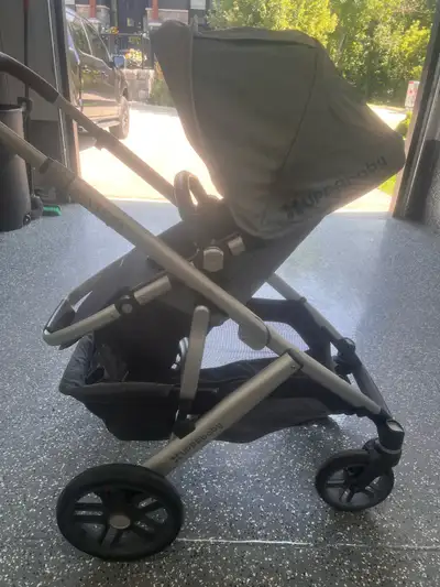 UPPAbaby Vista Stroller (2019) + Brand New Bassinet, View more