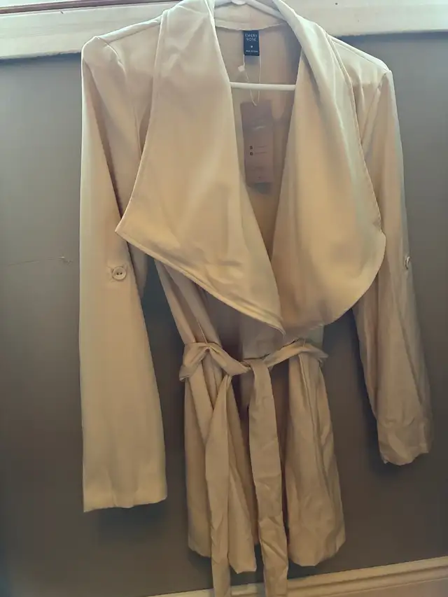 Ladies coat in Women's - Tops & Outerwear in Kitchener / Waterloo - Image 4