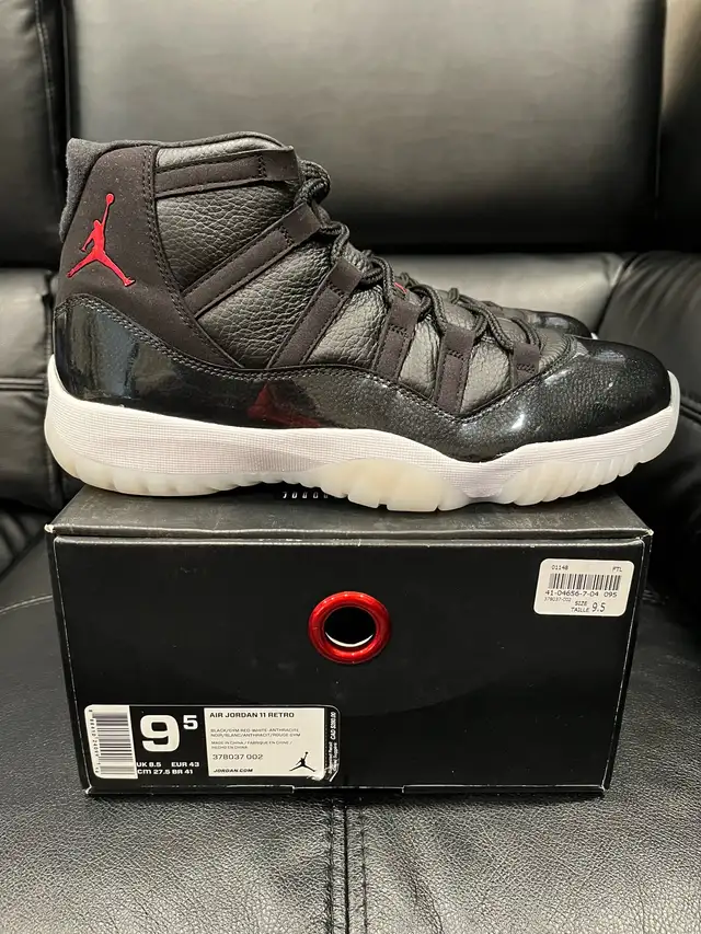 Air Jordan 11 Retro • 72-10 • Size 9.5 in Men's Shoes in City of Toronto - Image 4
