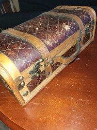 Old wooden briefcase 