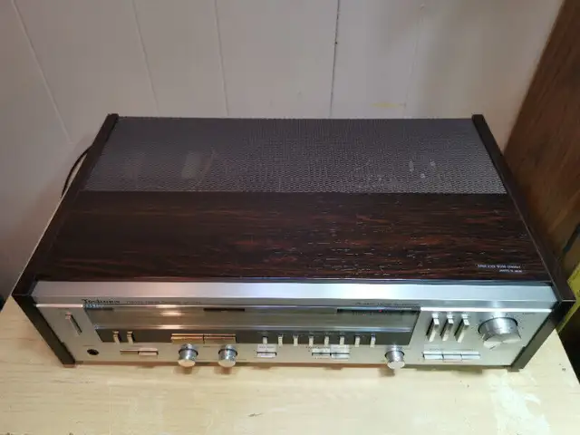 Vintage Technics Receiver Model SA-225 (LIKE NEW) in Stereo Systems & Home Theatre in Mississauga / Peel Region - Image 5