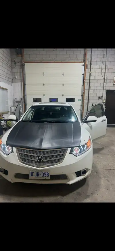 This reliable Acura TSX with the Technology Package features a powerful engine, refined handling, an...