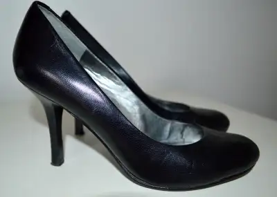 Women's Nine West Black Leather Pumps/Shoes/Heels Size 5, View more