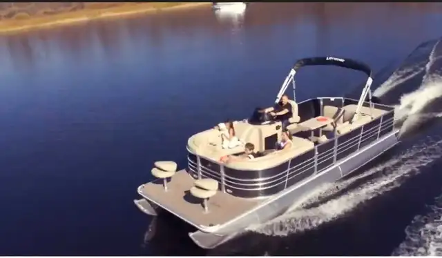2016 legend 26' pontoon boat. in Powerboats & Motorboats in Edmonton - Image 3