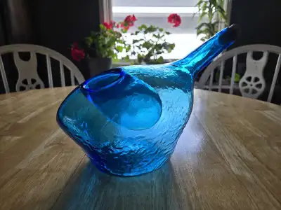 Side Setting Wine Decanter With Ice Chamber, View more