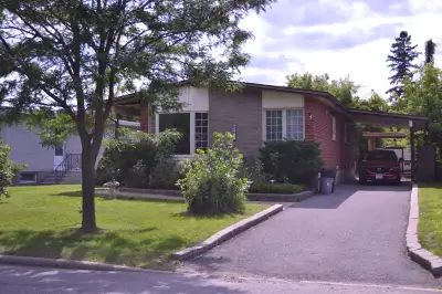 Welcome to a cozy room in a bungalow house, conveniently located near the intersection of Bank and W...