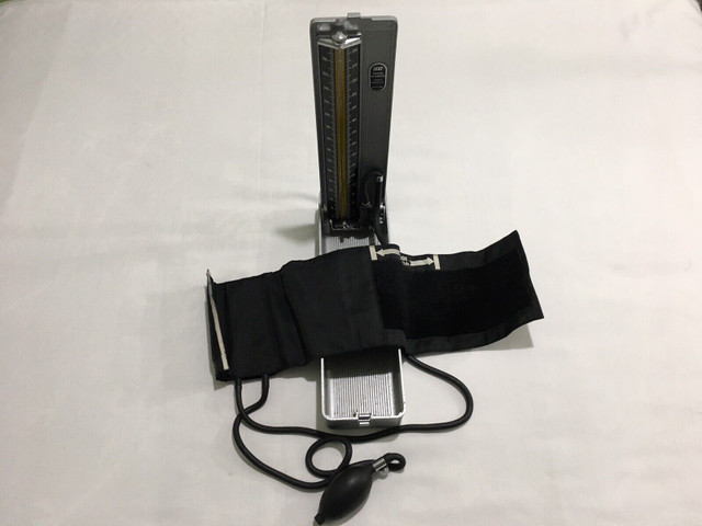 Vintage Sphymgo Manometer! Good Condition  in Other in Ottawa