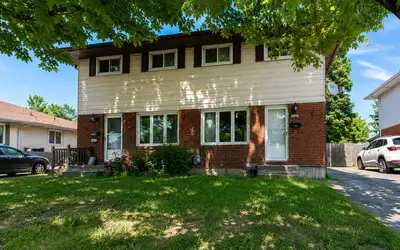 4 edroom House for Rent – Curry Ave, Windsor Beautiful and spacious 4 bedroom, 2 full-bathroom house...