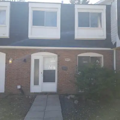 Beautiful Townhouse in D.D.O.  2 km from fairview