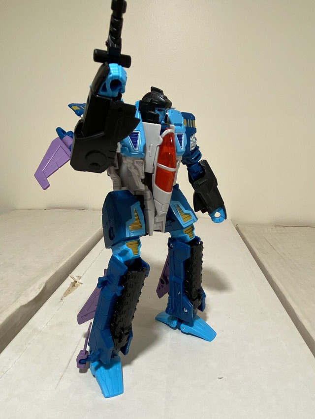Transformers Generations Double Dealer Thrilling 30 in Toys & Games in City of Toronto - Image 3