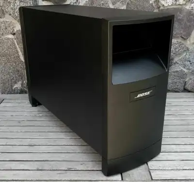 Bose® Acoustimass® 10 Series Subwoofer Comes with power cable Pick up Yonge and 401