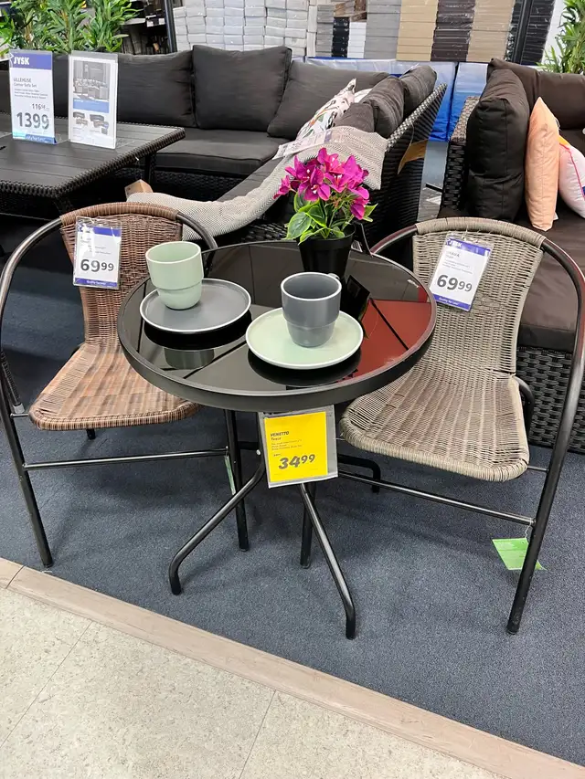 Black tempered glass table with two wicker chairs in Other Tables in City of Toronto - Image 4