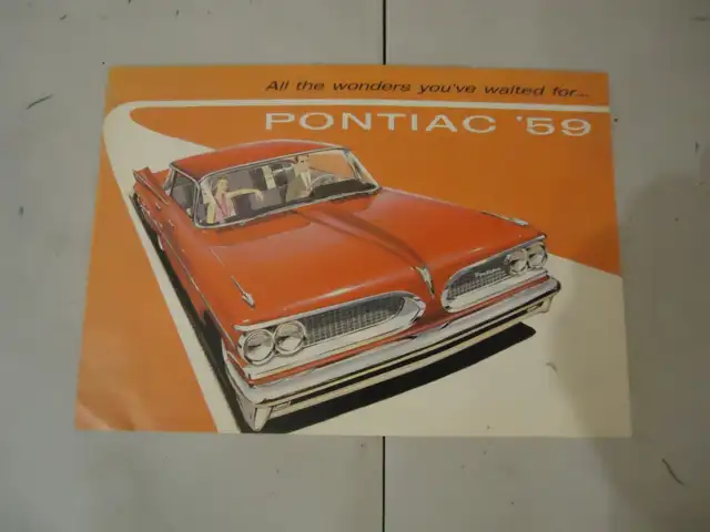 1959 Canadian Pontiac Sales Brochure. Excellent. Can mail in Can in Arts & Collectibles in Barrie - Image 2