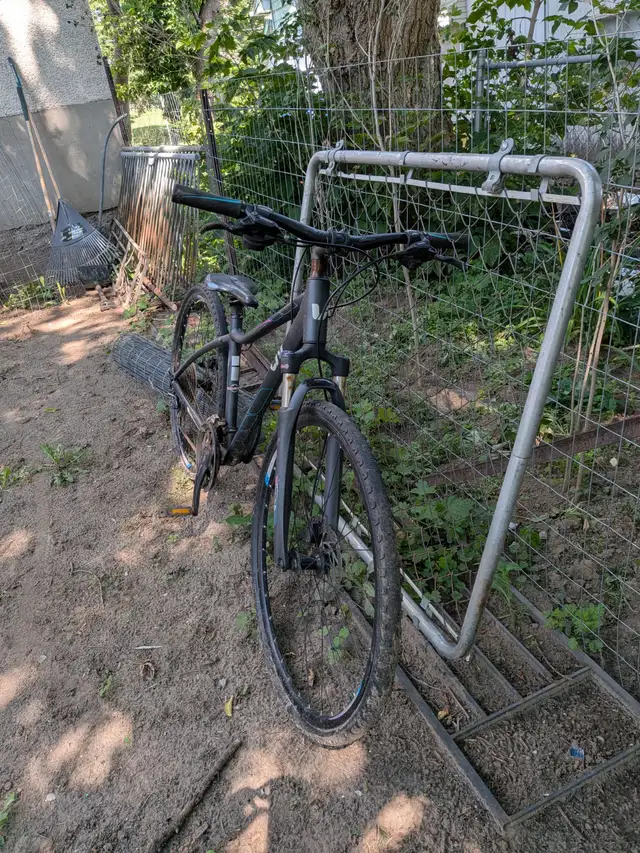 Beautiful hybrid bicycle in Mountain in Ottawa - Image 3