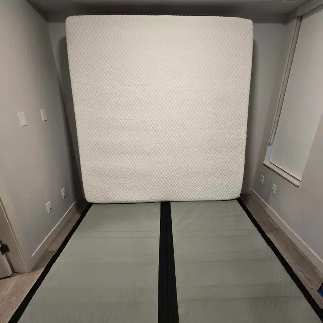 King size bed mattress + base in Beds & Mattresses in Calgary - Image 5