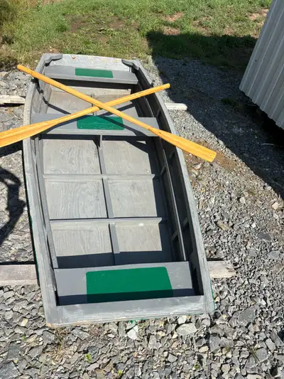10 Ft Row Boat. Only used a couple of times. Looking for something bigger. Great for rowing or tende...
