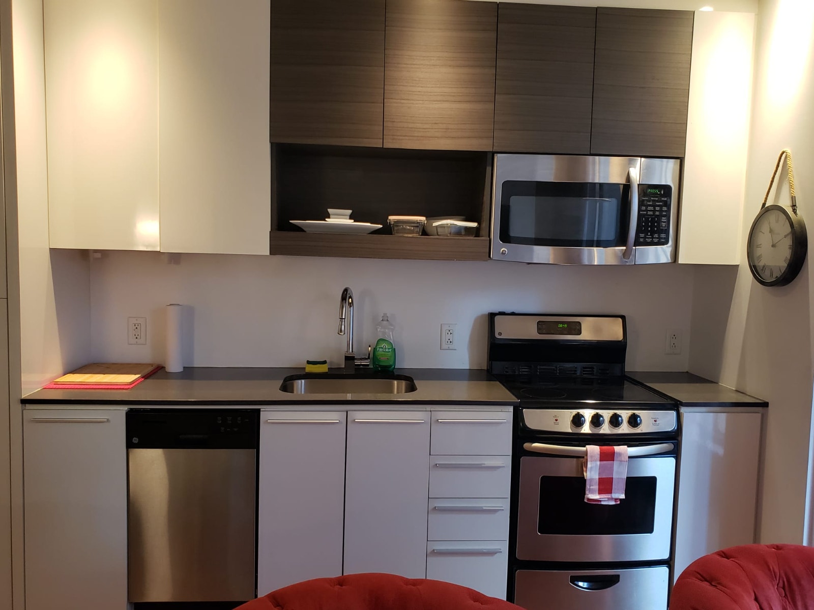 Condo luxueux meublé avec balcon et terrasse sur le toit — photo 3