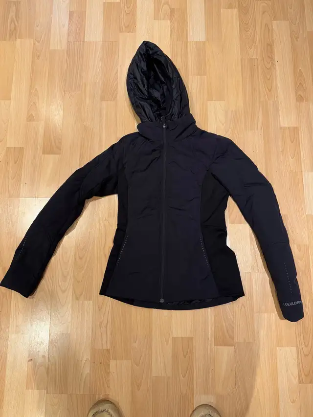 Lululemon women’s jacket in Women's - Tops & Outerwear in Ottawa - Image 2