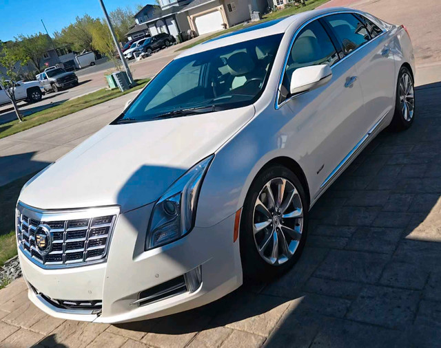 2013 Cadillac XTS⁴ Platinum  in Cars & Trucks in Edmonton - Image 2
