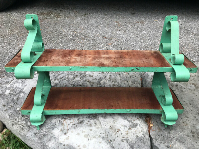 VINTAGE 2 TIER METAL DECORATIVE SHELF BRACKETS WITH GREEN PAINT in Arts & Collectibles in Mississauga / Peel Region