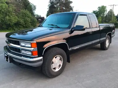 Up For Sale is a Very Clean all Original 1997 Chevy K1500 4x4 , it has the 5.7 350 Vortech and it ru...