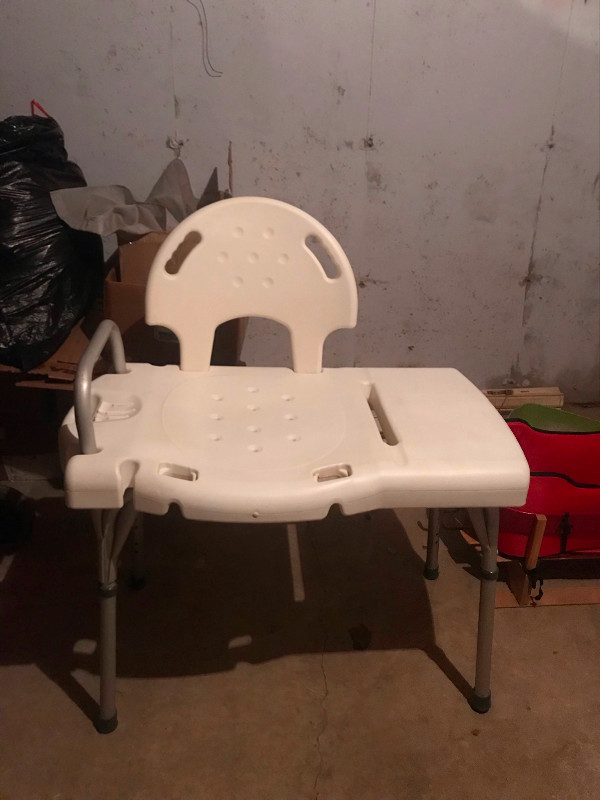 Handicap shower bench can sit sideways and  way more room85 in Health & Special Needs in Kitchener / Waterloo