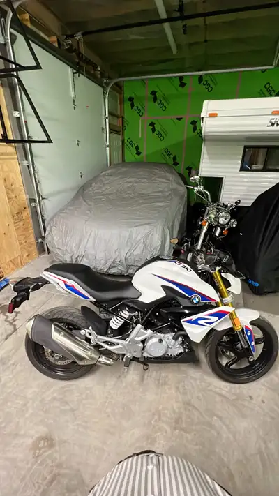 2019 BMW G310R Purchased new from Wolf BMW in London Ontario. In new condition. Stored in heated gar...