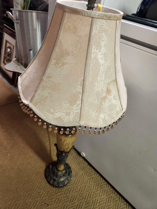 Table lamp in Indoor Lighting & Fans in Oakville / Halton Region - Image 3