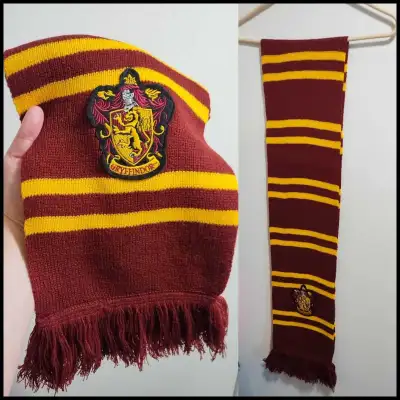 Harry Potter (unisex) winter Scarf Gryffindor $20 firm, View more