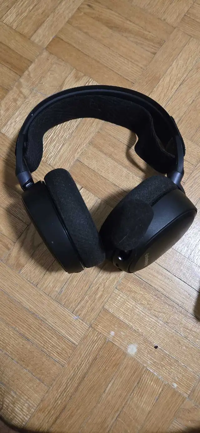SteelSeries Arctis Pro Wireless Gaming Headset in Speakers, Headsets & Mics in Hamilton - Image 2