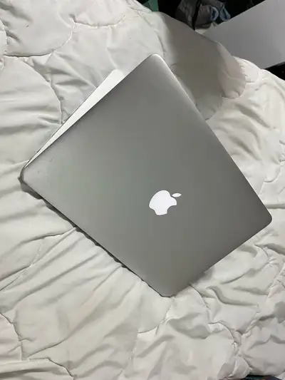  MacBook Air 2017 (256GB) 13 inch 8 Ram i5 • 200 Cycle Battery , View more