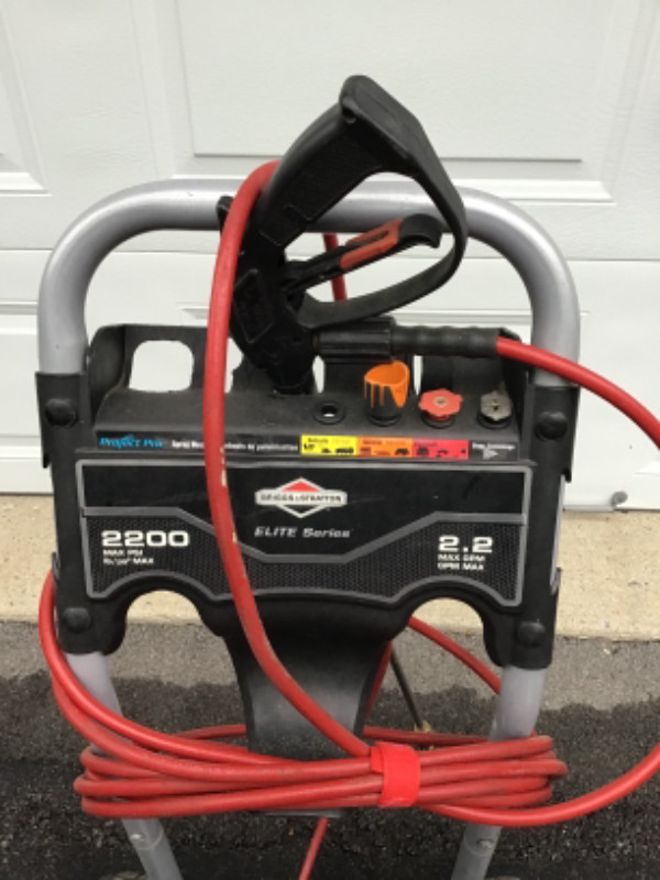 Briggs and Stratton gas pressure washer in Lawnmowers & Leaf Blowers in Kingston - Image 3