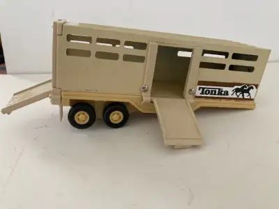 Vintage Tonka Horse Trailer 811974-A Brown/Tan Horse Cattle Trailer Great condition
