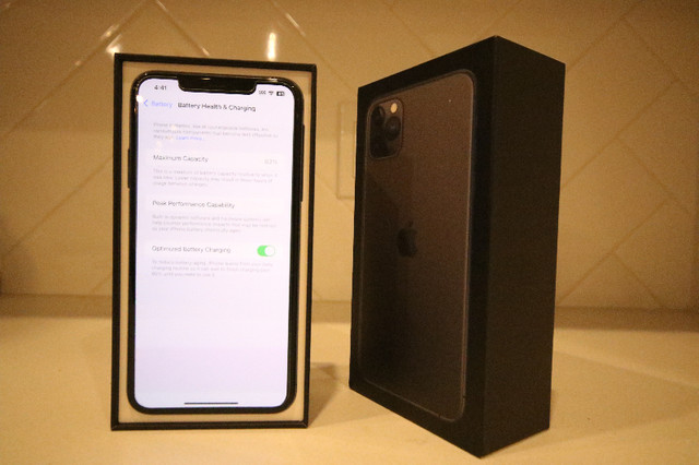 iPhone 11 Pro Max 256 GB - includes Box &amp; Case in Cell Phones in Calgary - Image 4