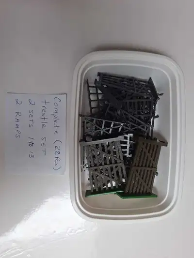Plastic model. 1/87 scale. 28 pcs set. Complete. Please see my other train ads.