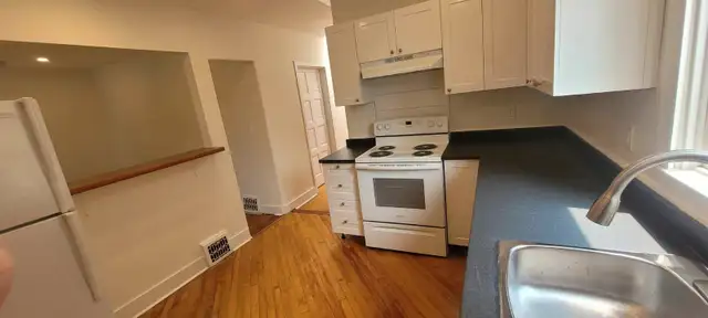 Charming 3 bedroom main floor unit near campus and downtown.63672016680707121