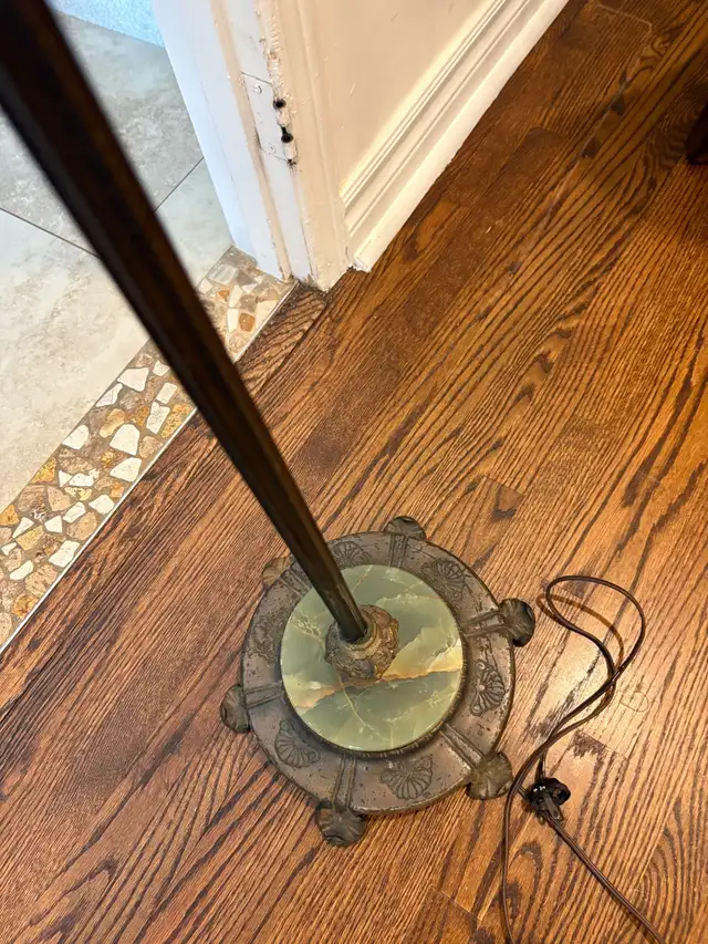 Floor Lamp in Indoor Lighting & Fans in Markham / York Region - Image 3