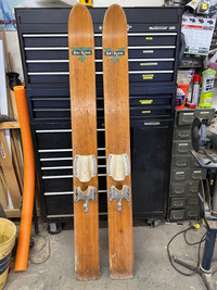 Antique water skis