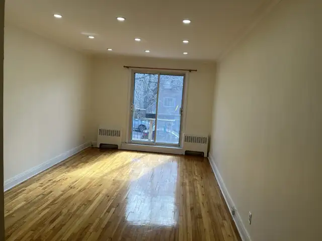 LARGE 5.5 RECENTLY RENOV. STEPS FROM UdeM, METRO.....